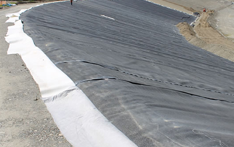 What is the difference between GCL and geomembrane?