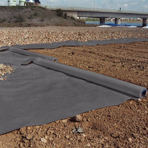  What are the differences between nonwoven and woven geotextiles?